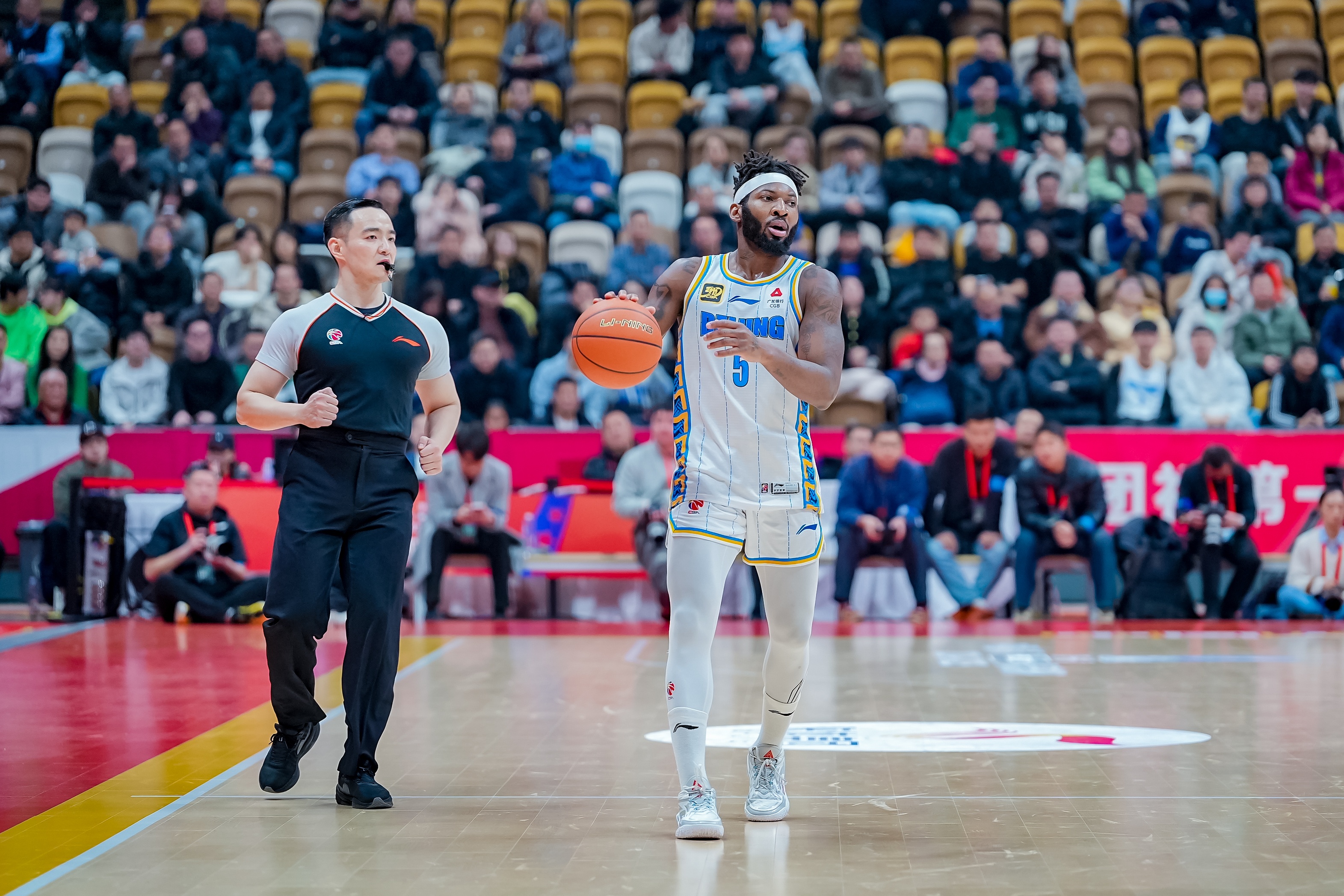 开云体育-媒体人：许利民换斯佩尔曼让其不爽 但杰曼单外援激活防守伸缩性